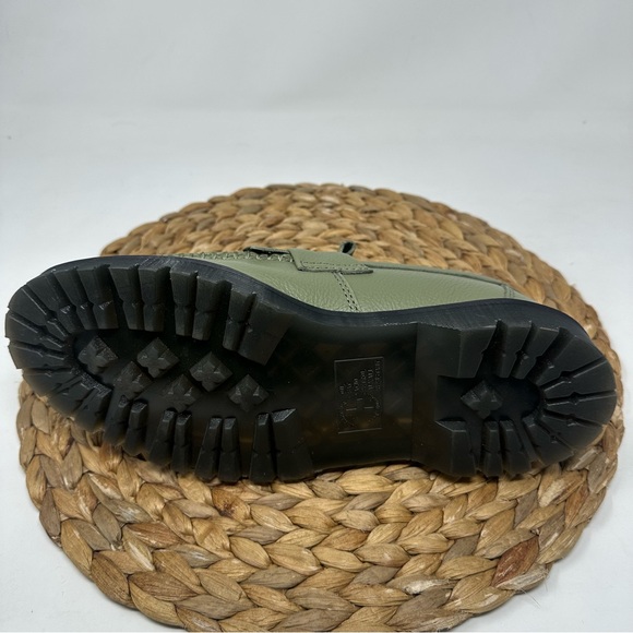 DR MARTEN Adrian Loafers Leather Tassel Khaki Green Size 9 Women's - Picture 3 of 9